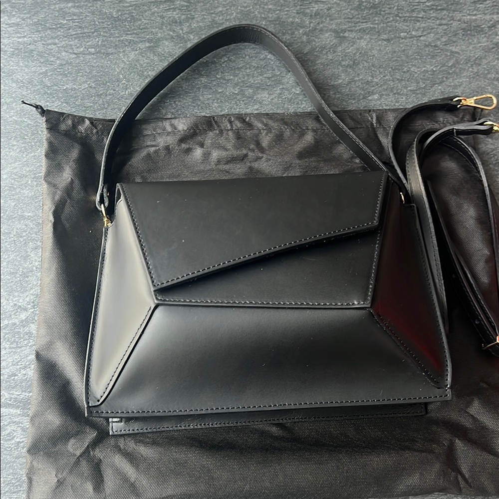 Made in Italy Black leather bag, with two straps. Sample Bag